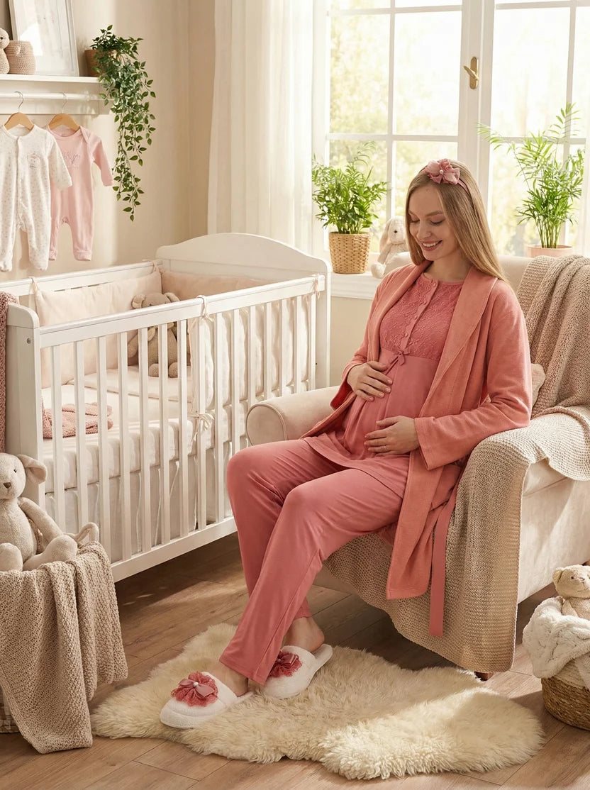 Nar Çiçeği Kısa Kollu Dantel İşlemeli Emzirme Özellikli Sabahlıklı Lohusa Pijama Takımı-3461