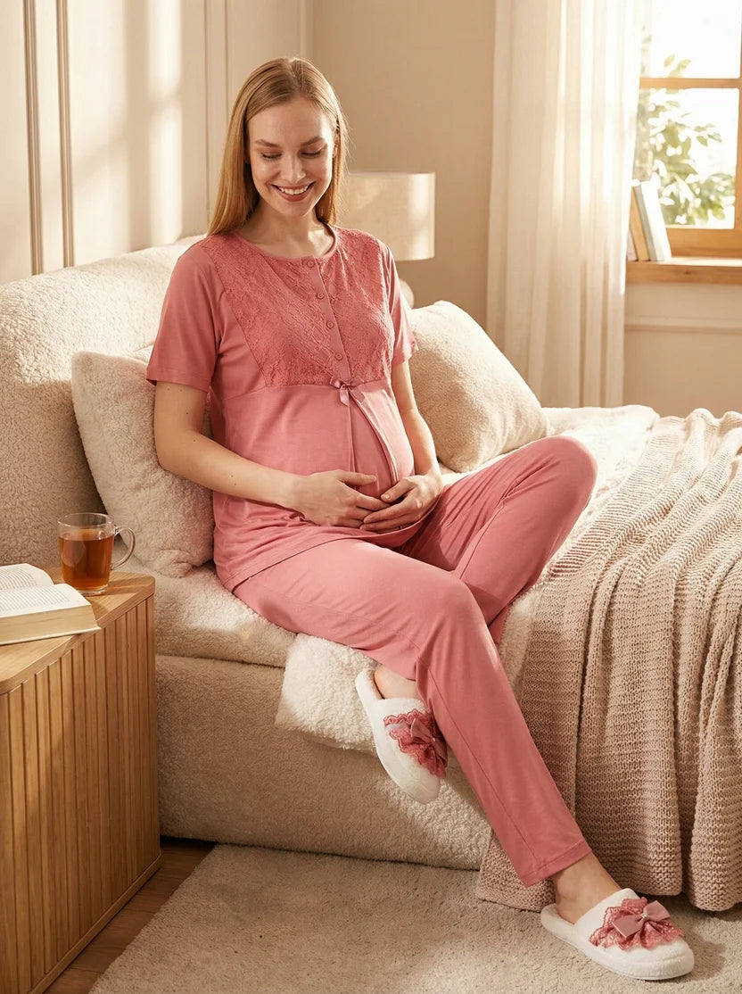Nar Çiçeği Kısa Kollu Dantel İşlemeli Emzirme Özellikli Sabahlıklı Lohusa Pijama Takımı-3461