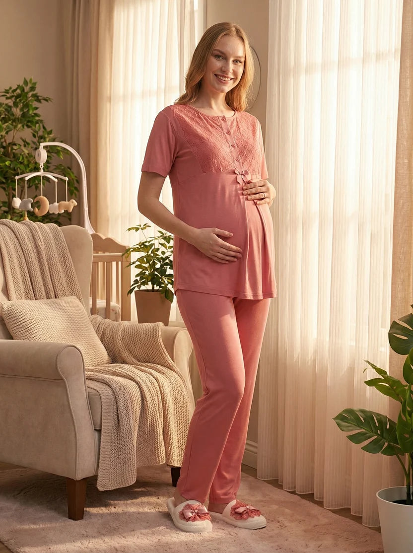 Nar Çiçeği Kısa Kollu Dantel İşlemeli Emzirme Özellikli Sabahlıklı Lohusa Pijama Takımı-3461